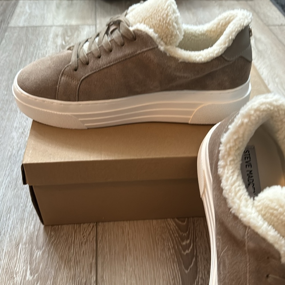 New Steve Madden Platform Sneaker With Fleece Siz… - image 3